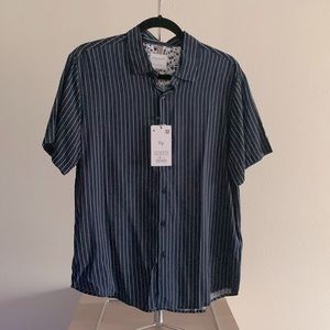 Mens casual button down short sleeve shirt, brand new with tags